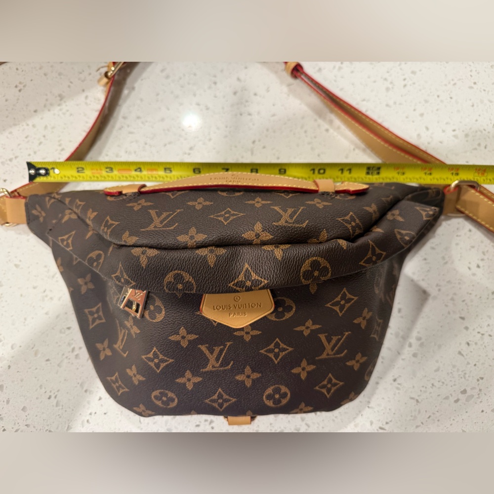 🤩Bumbag LV Monogram Crossbody - Picture 7 of 9